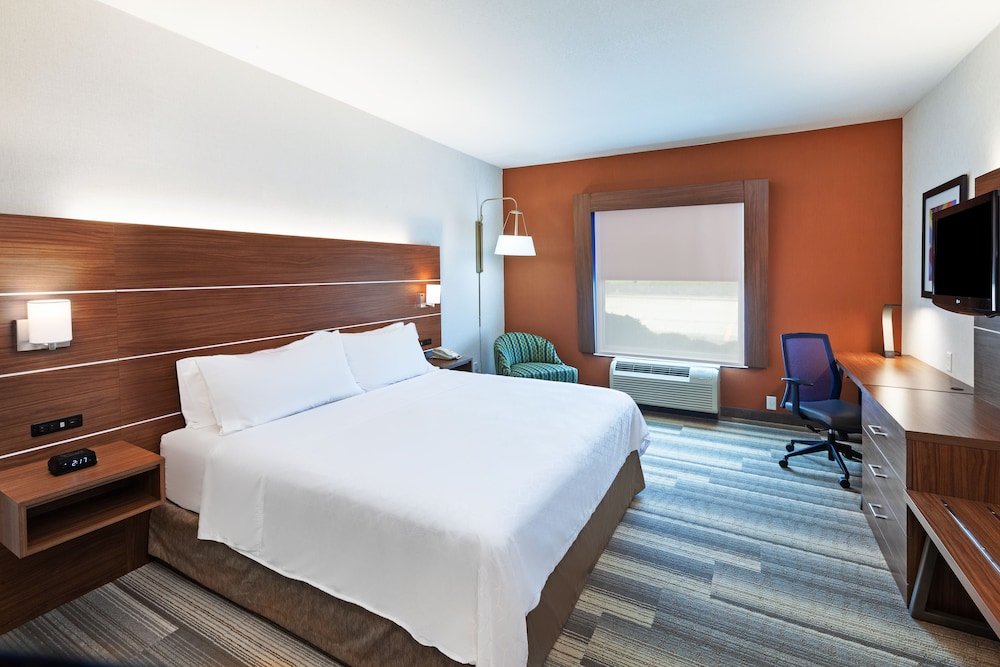 Standard Room, 1 King Bed photo 3