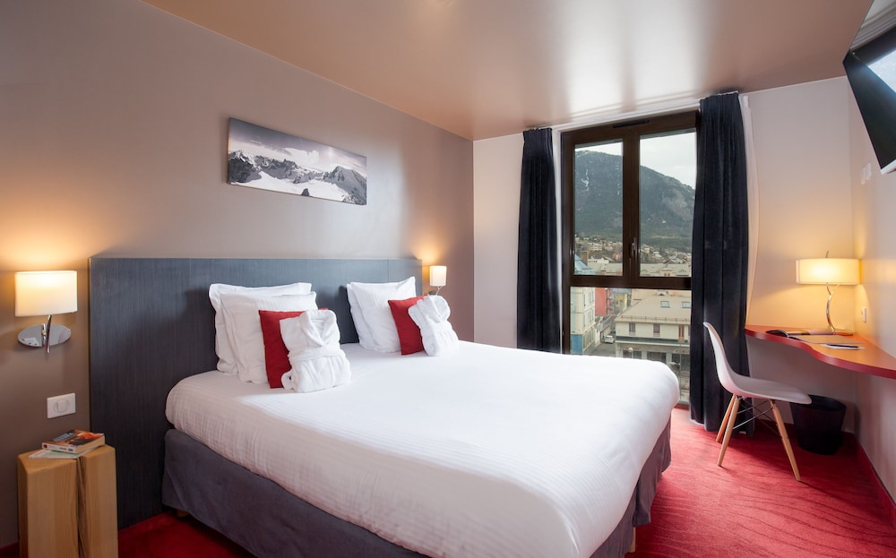 Superior Quadruple Room, Resort View - Photo 10
