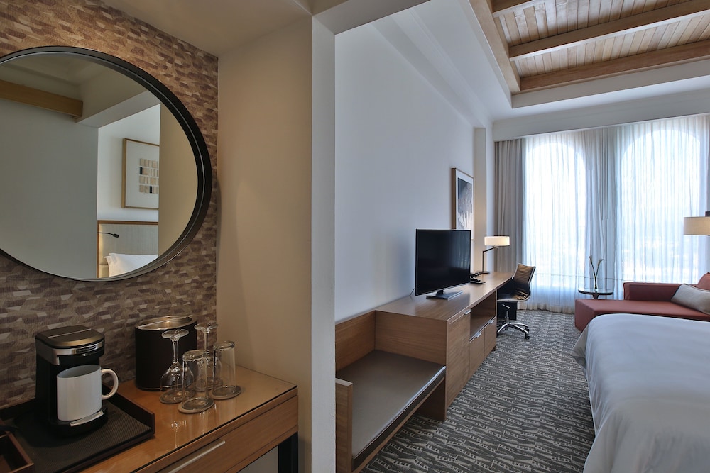 Classic Room, 1 King Bed, Club Lounge Access (Club Floor) - Photo 9