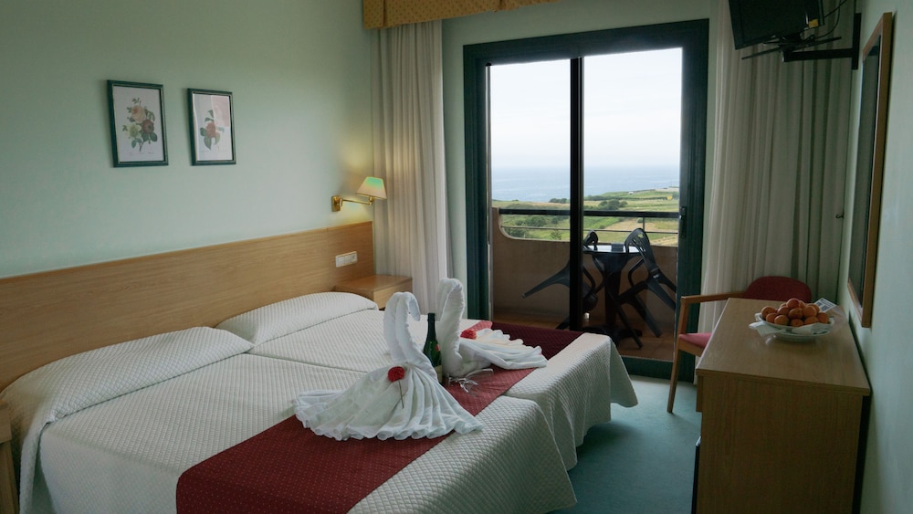 Standard Room, 2 Twin Beds, Sea View - Photo 1