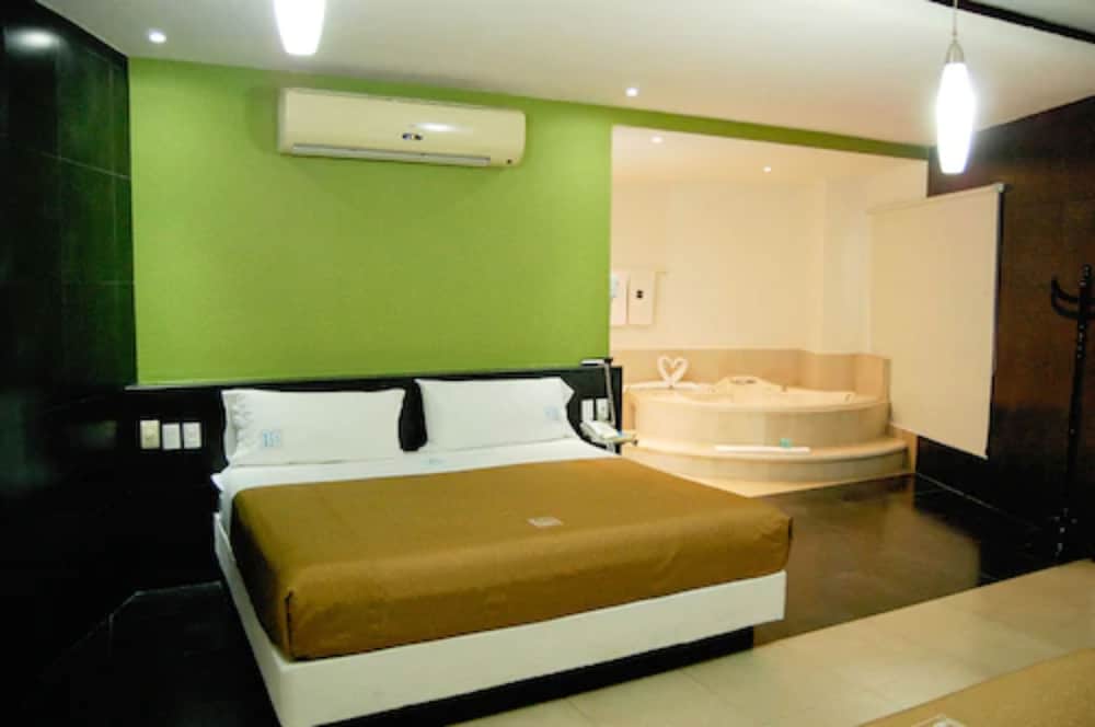 Standard Double Room, Hot Tub