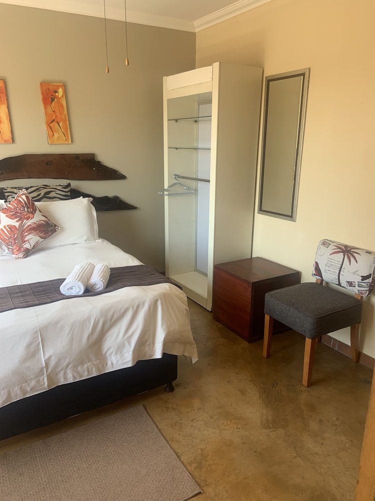 Basic Double Room, 1 Queen Bed photo 3