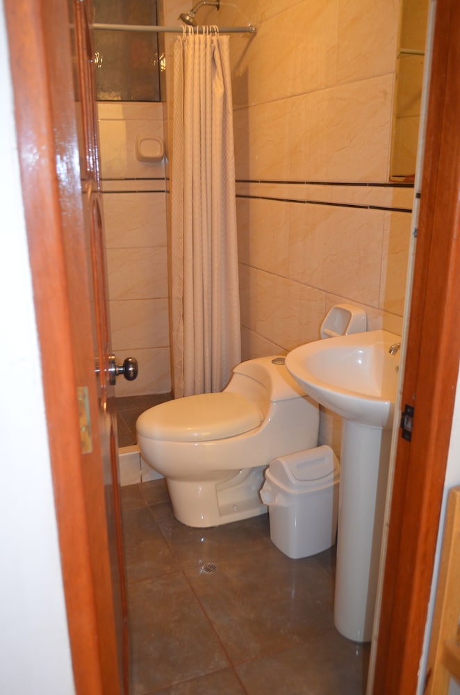 Double Room, Multiple Beds, Private Bathroom (Margarita) photo 2
