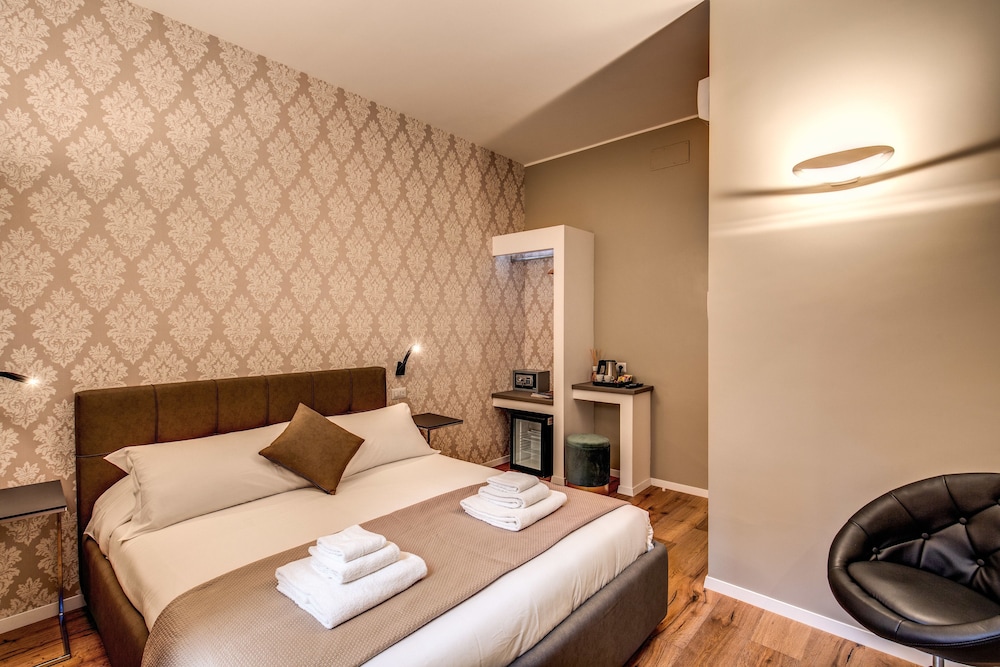 Standard Double Room, 1 King Bed, Non Smoking photo 1