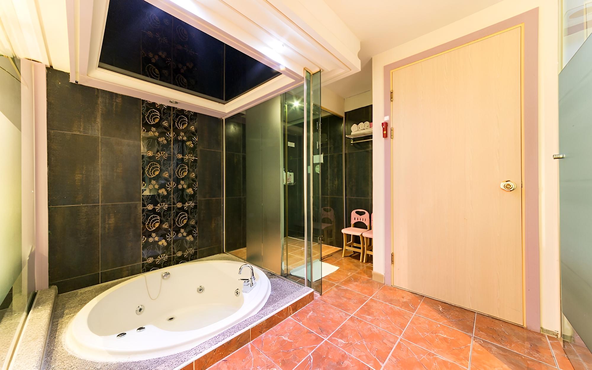 Room (Special room (round bathtub Netflix a) - Photo 19