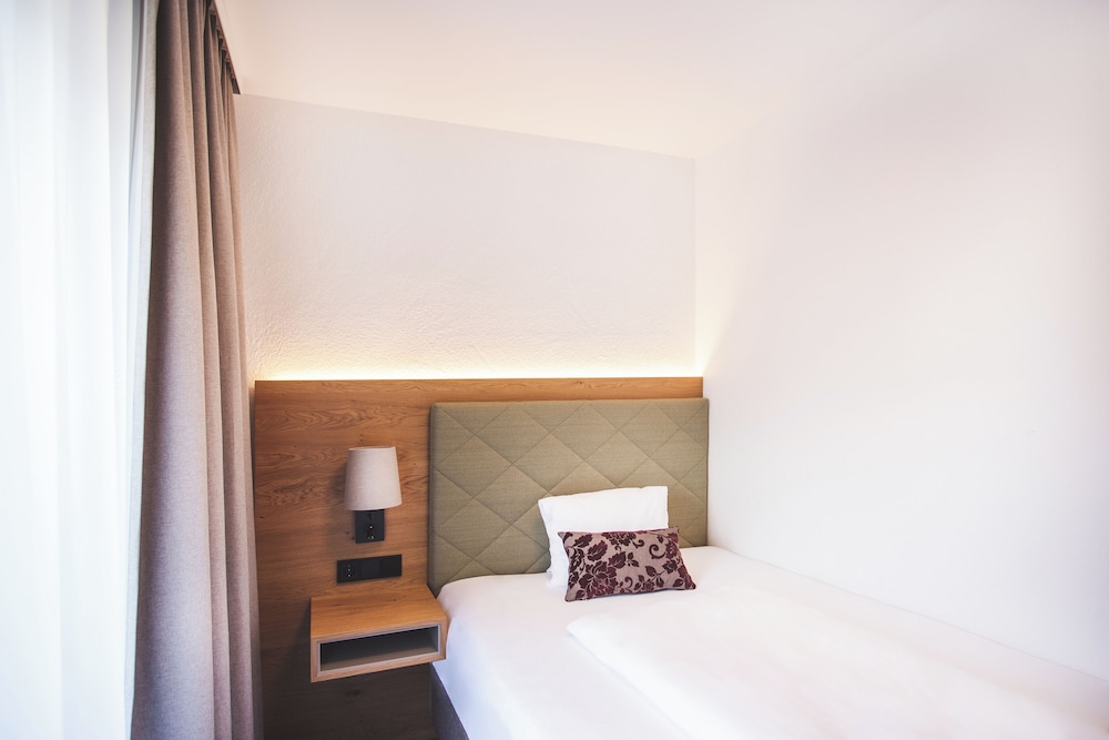 Basic Single Room, Mountain View