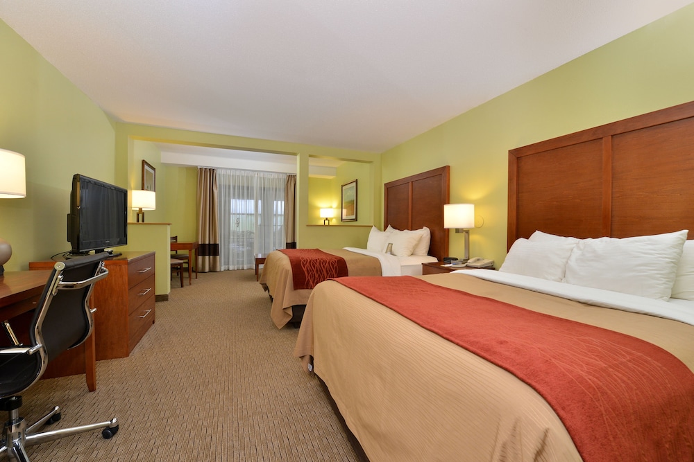 Suite, Non Smoking (2 Queen beds and 2 person Sofa bed) - Photo 1