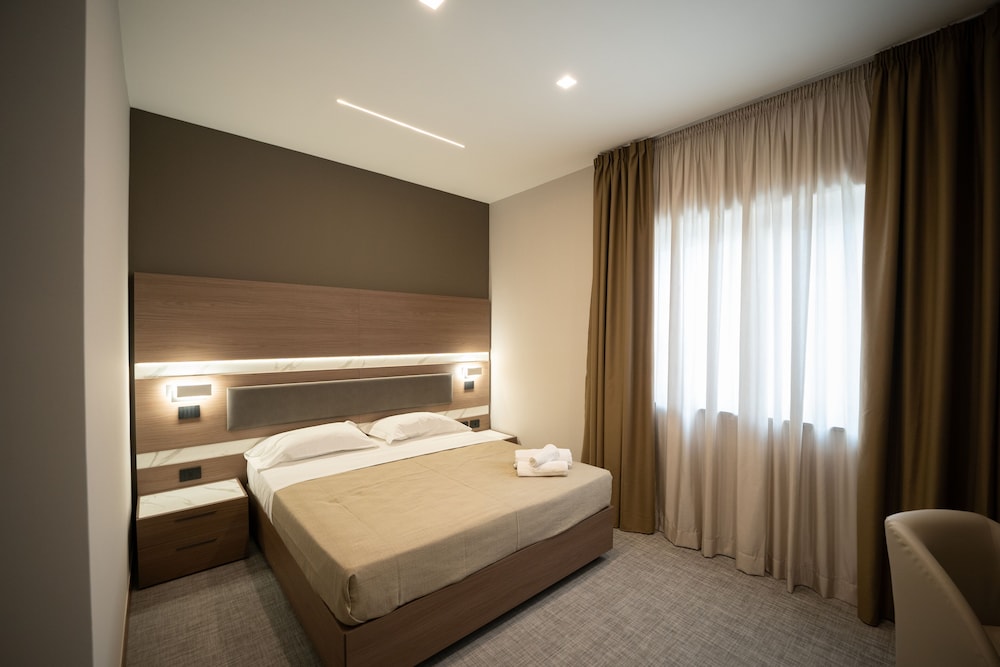 Standard Double Room Single Use - Photo 1