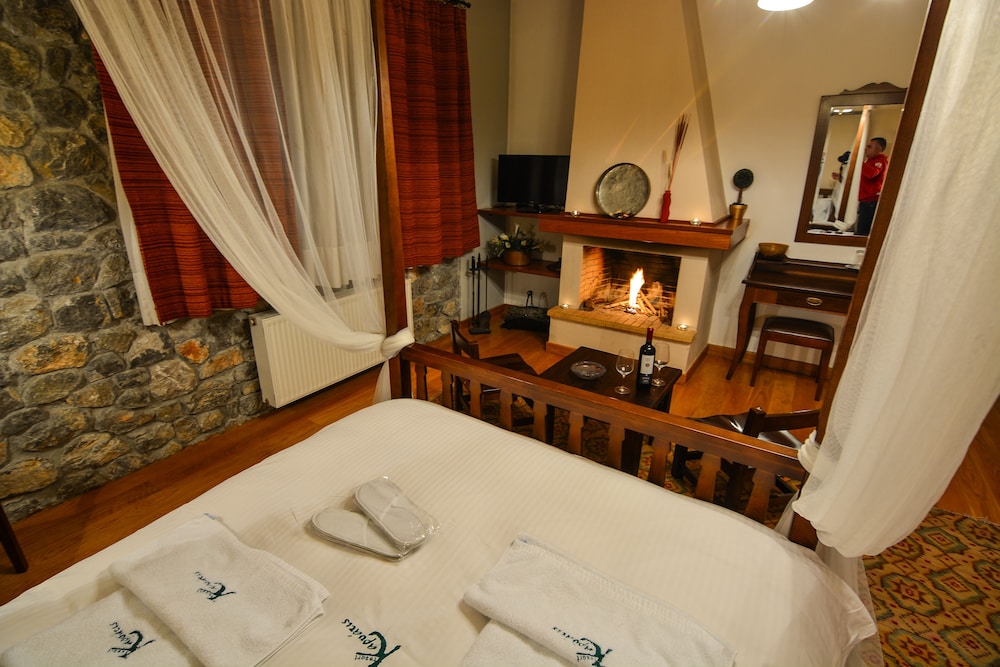 Superior Triple Room, Mountain View photo 1