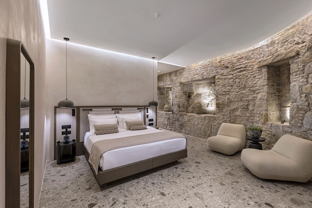 STONE Suite with Private Pool and Garden View - Photo 5