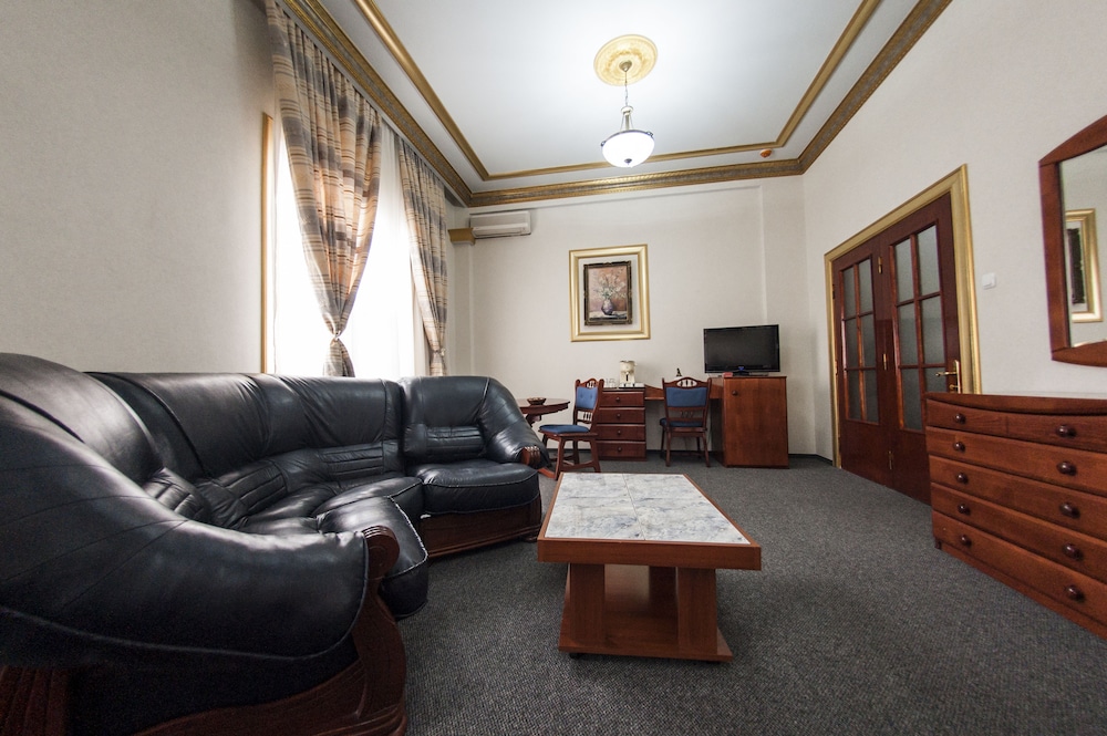 Deluxe Suite - Photo 2