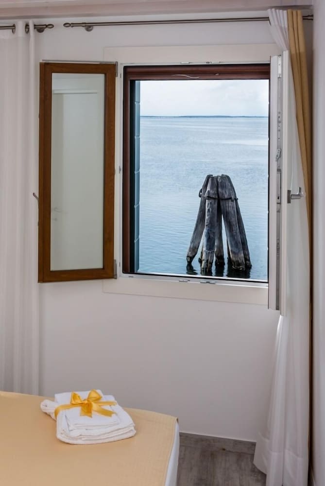 Double Room With A Double Bed Or Two Single Beds, Wheelchair Accessible,Overlooking The North Lagoon photo 1