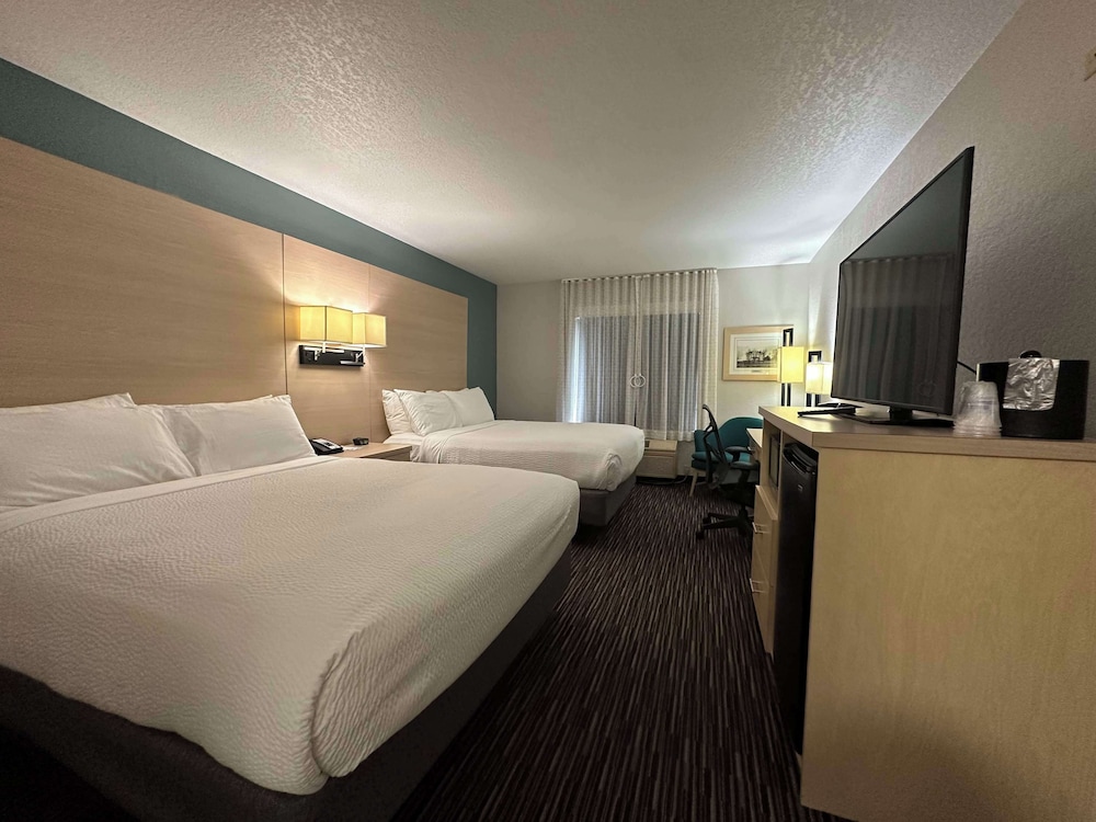 Standard Room, 2 Queen Beds, Accessible, Non Smoking photo 3