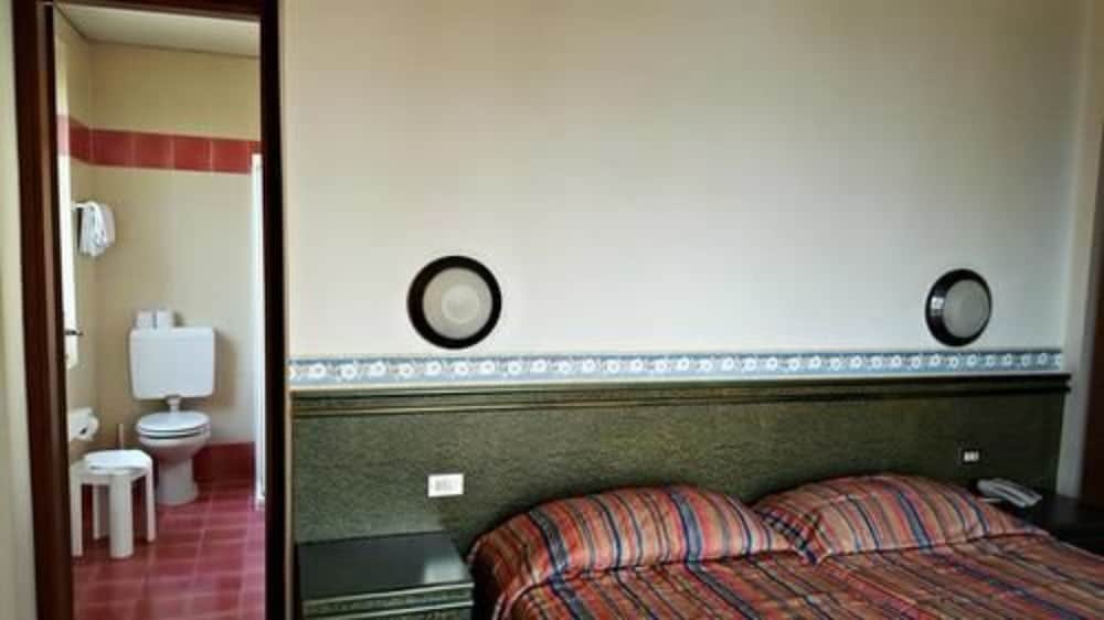 Standard Double or Twin Room (2 pax) - Photo 7