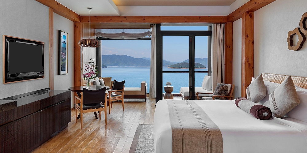 Premium Room, 1 King Bed, City View