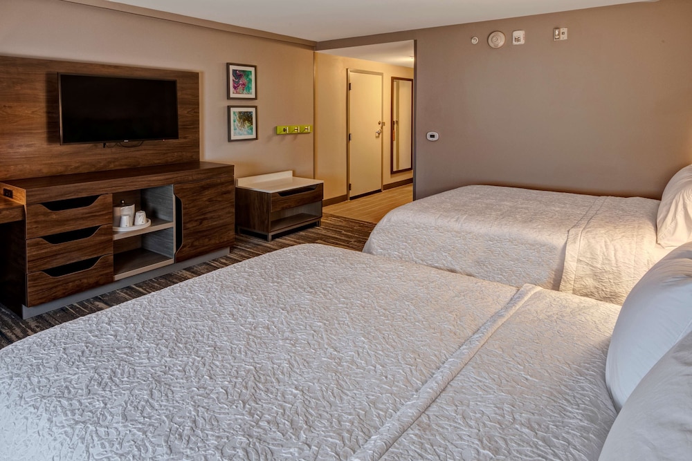 Room, 2 Queen Beds, Accessible (Roll-In Shower)
