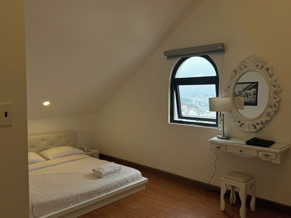 Standard Room, Smoking