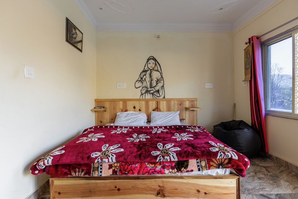 Cozy Valley View Room with Balcony photo 2