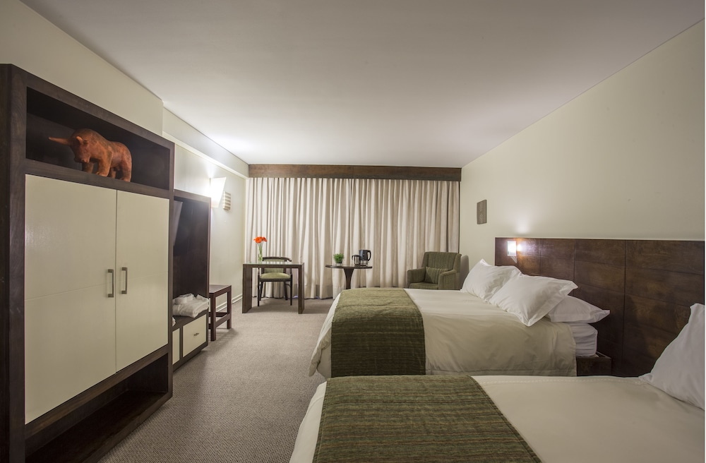 Deluxe Double Room, 2 Queen Beds photo 2