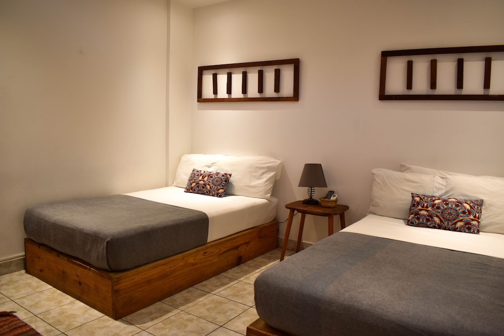 Classic Double Room, Non Smoking, Ensuite (Roja) photo 2