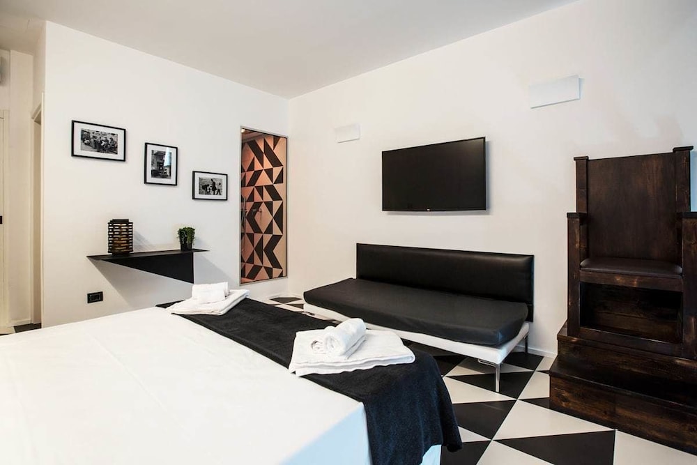 Deluxe Triple Room, Balcony, City View photo 1
