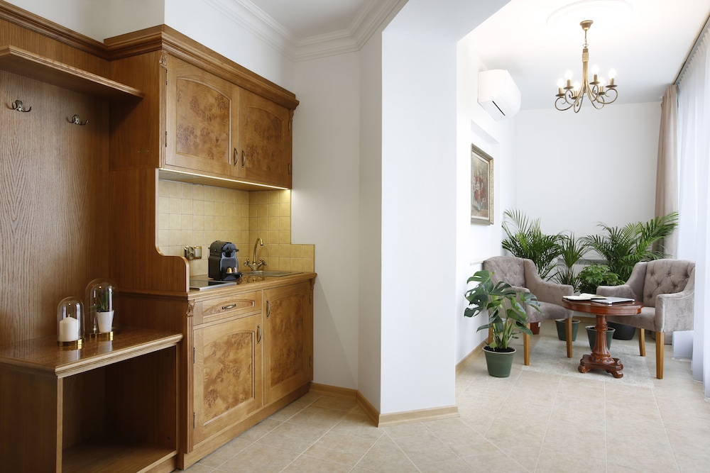 Apartment with Orangery - Photo 6