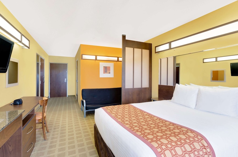 Suite, 1 Queen Bed, Accessible, Non Smoking