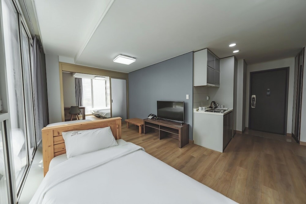 Premium Suite - Photo 1