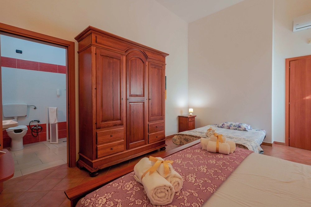Quadruple Room, Balcony, City View photo 1