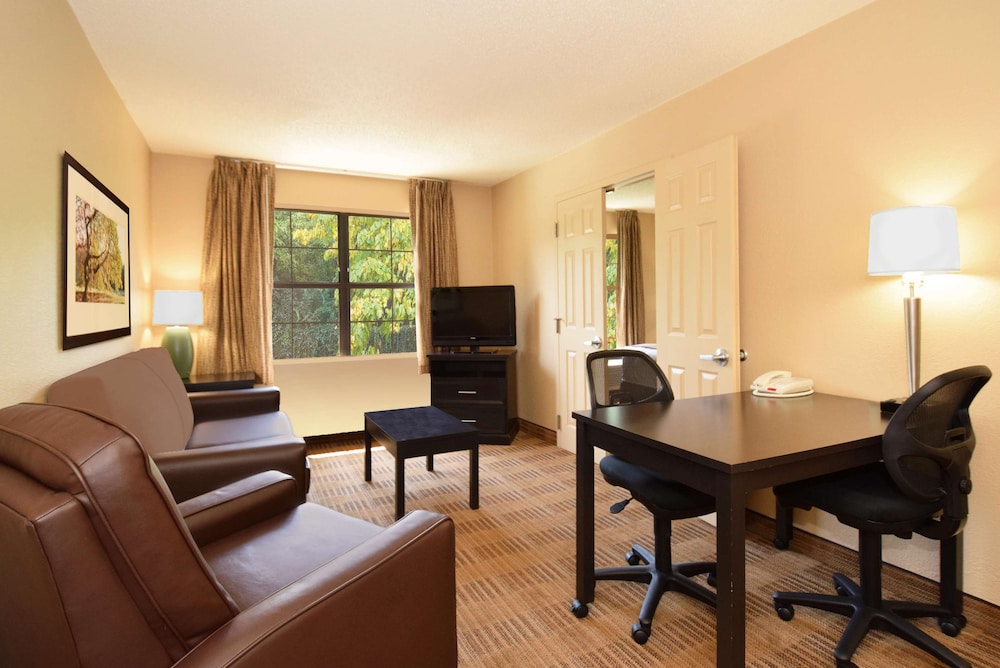 Suite, 1 King Bed with Sofa bed, Non Smoking, photo 6
