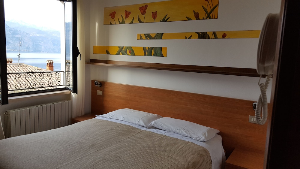 Economy Double Or Twin Room photo 3