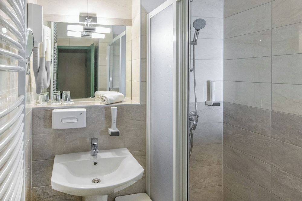 Standard Double Room - Photo 6