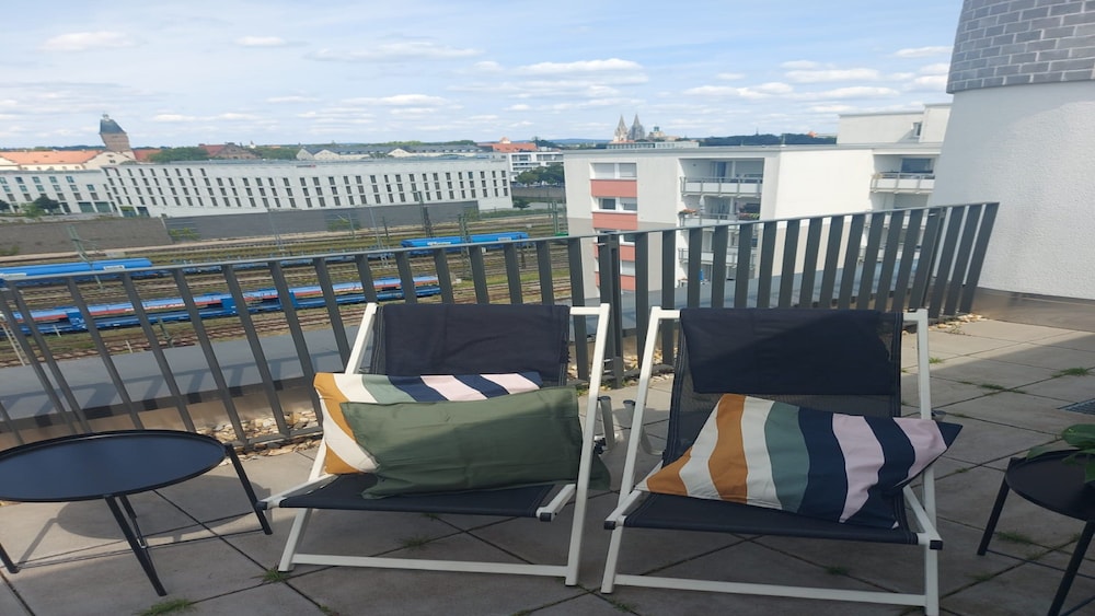 Premium Room, 1 Queen Bed, City View (Roof Terrace, Up to 3 Adults) - Photo 5