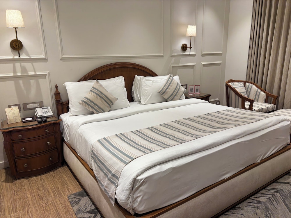 Deluxe Double Room, Non Smoking, Housekeeping