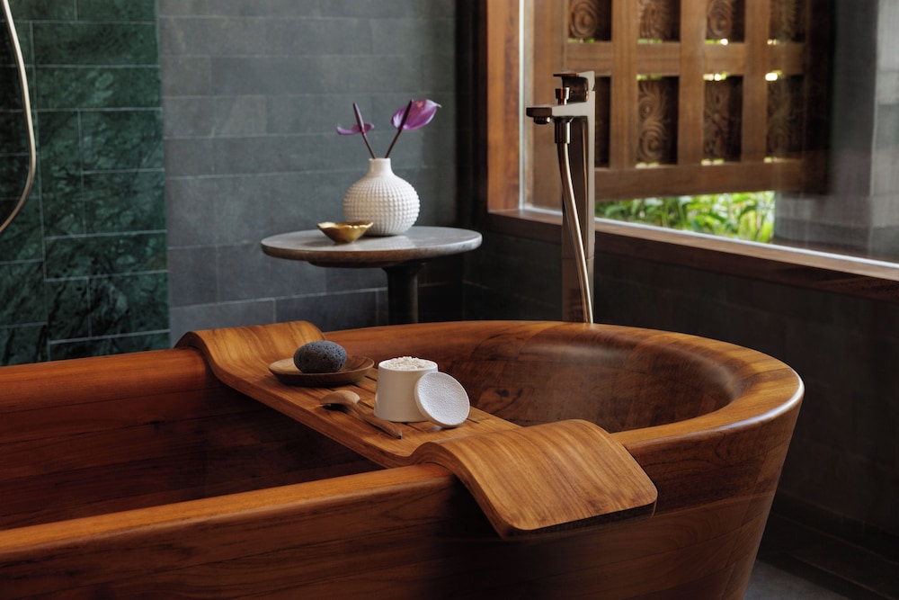 Studio Suite, 1 King Bed, Accessible (Lagoon Access) thumbnail 6