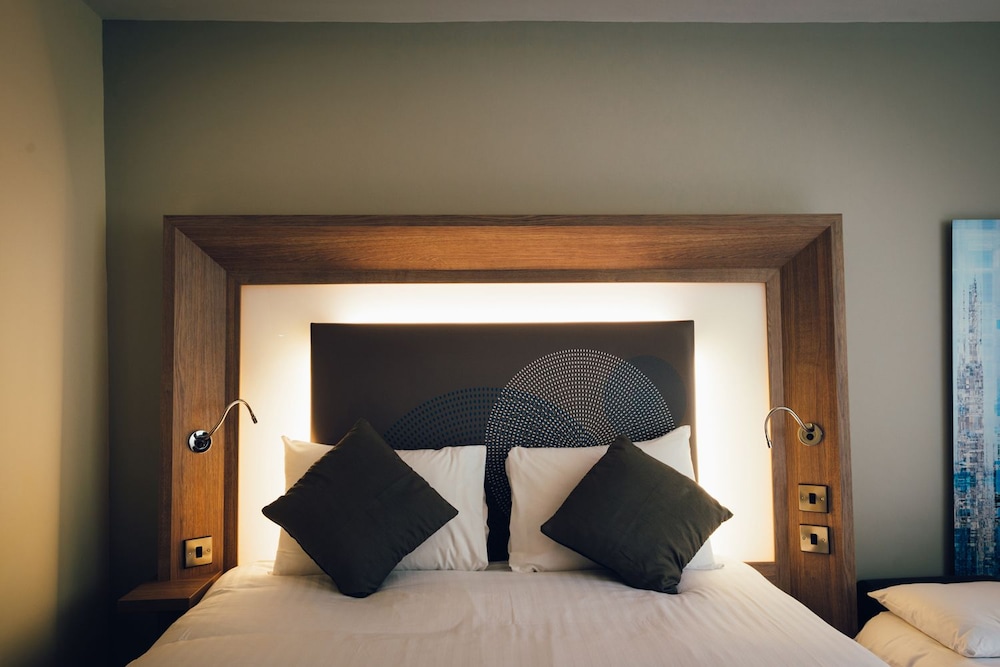 Superior Room, 1 Queen Bed with Sofa bed (Premium) - Photo 13