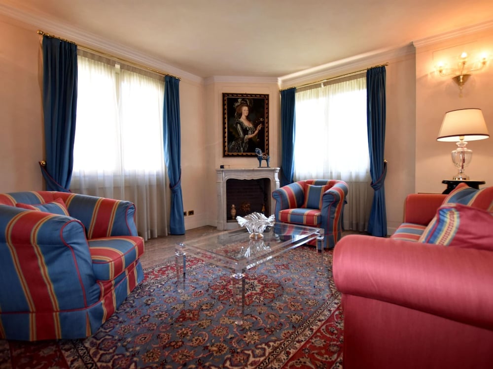 Villa photo 2