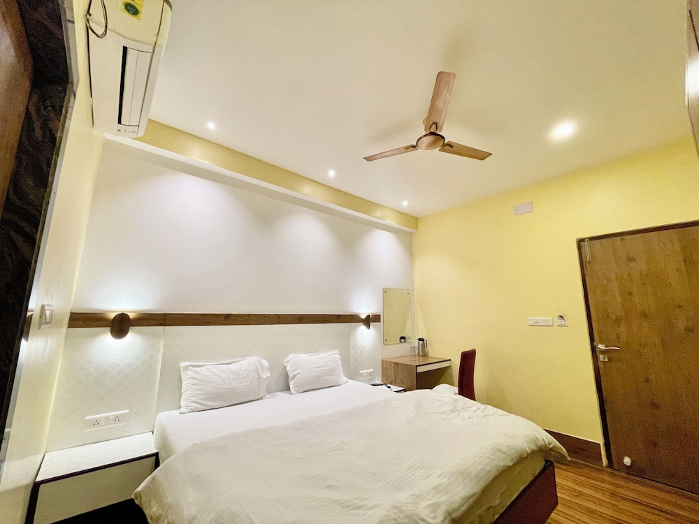 Deluxe Double Room photo 3