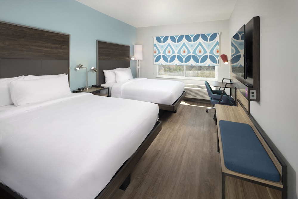 Room, 2 Queen Beds, Accessible, Bathtub - Photo 5
