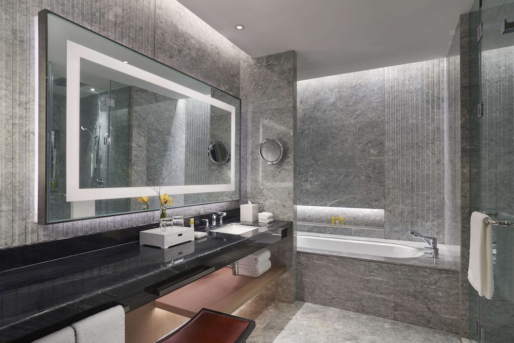 Deluxe Room, 1 King Bed, City View - Photo 6