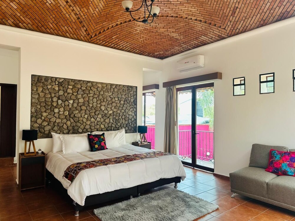 Deluxe Studio Suite