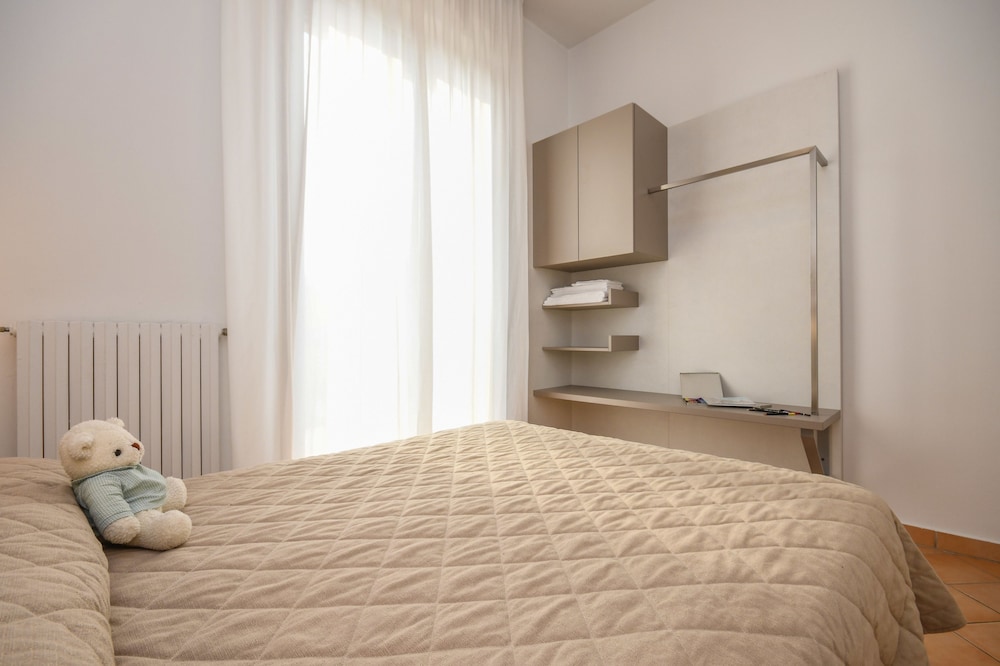 Room, 2 Double Beds - Photo 10