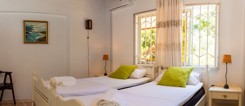 Basic Twin Room, 2 Twin Beds, Garden View photo 3