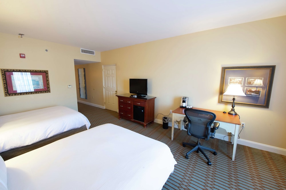 Classic Room, 2 Queen Beds, Accessible (Hearing/Roll-In Shower) - Photo 7