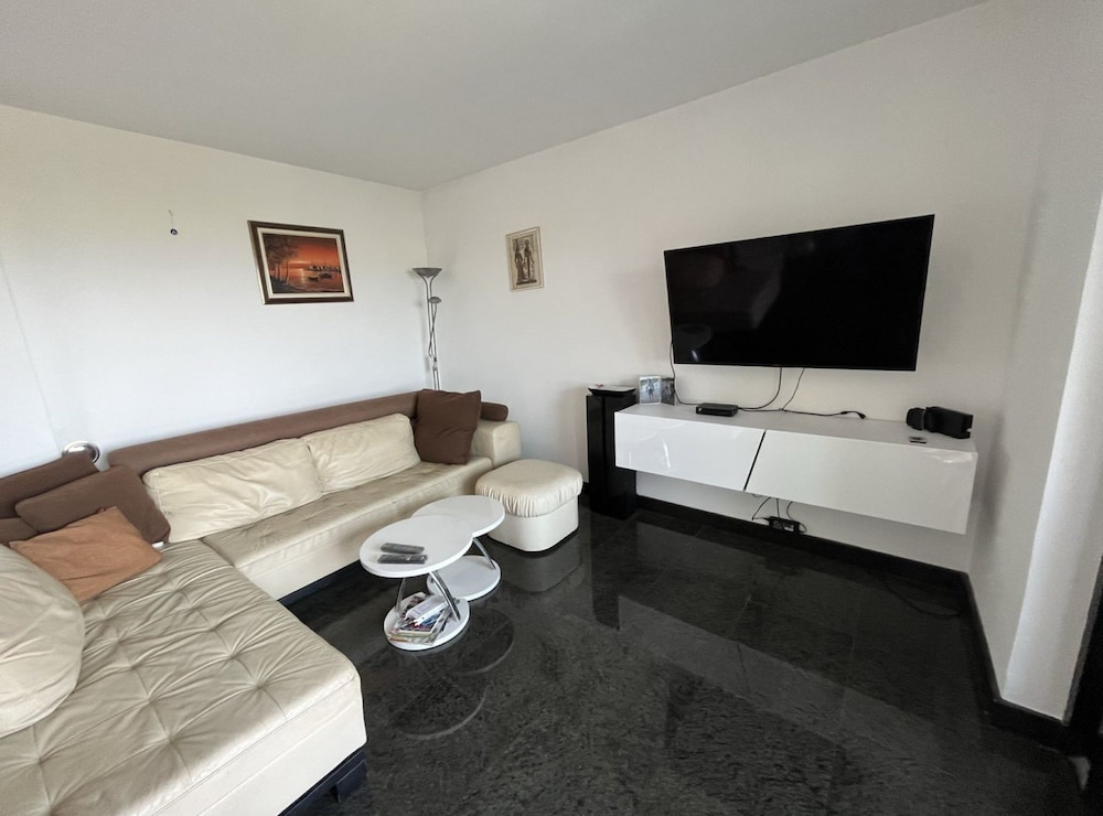 Villa (Five Bedroom Villa with Balconies) photo 3