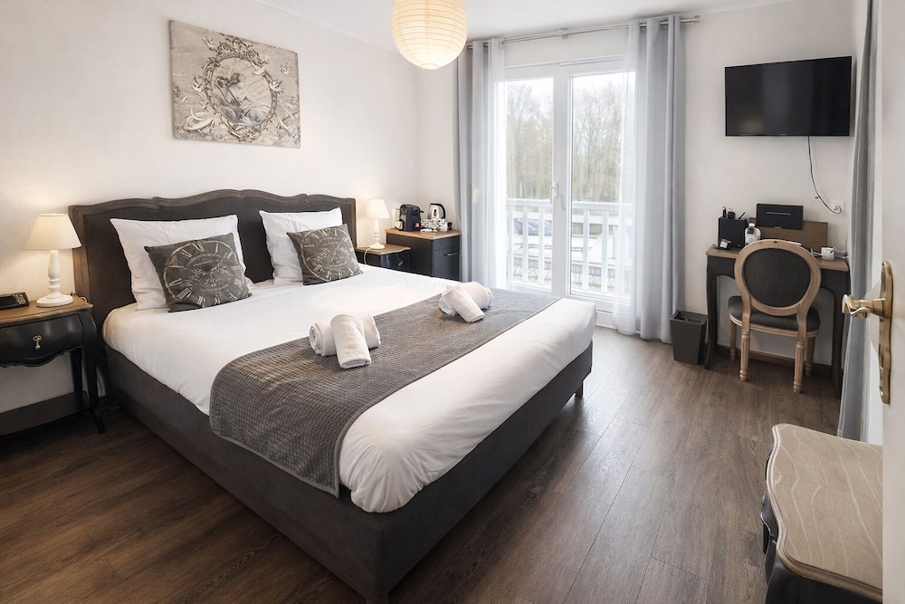 Superior Double Room, Balcony, Pool View