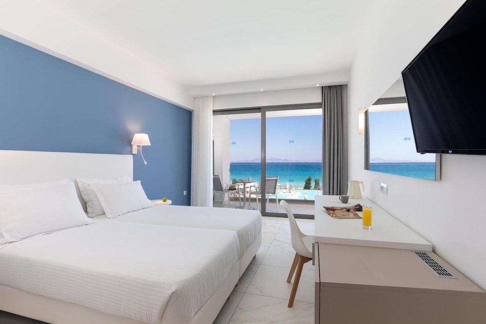 Standard Double or Twin Room, Sea View - Photo 8