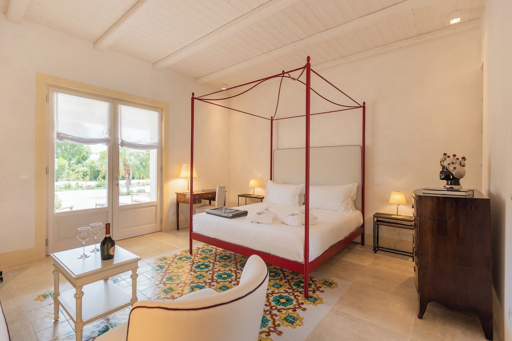 Deluxe Room, Jetted Tub