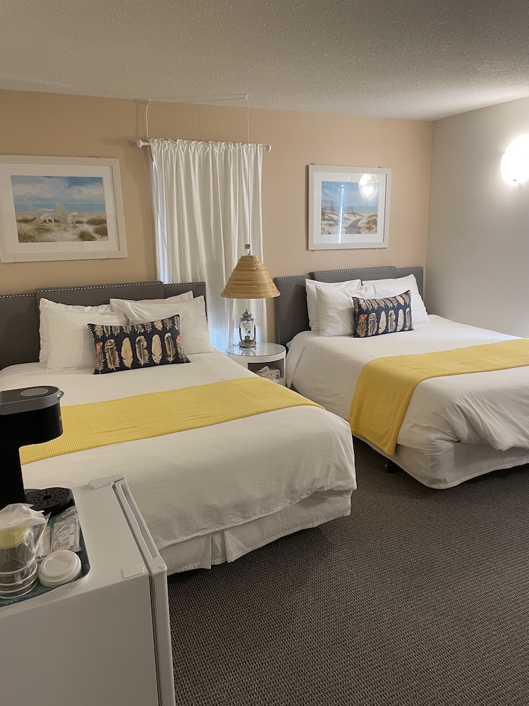 Standard Room, 2 Queen Beds, Ground Floor (101)