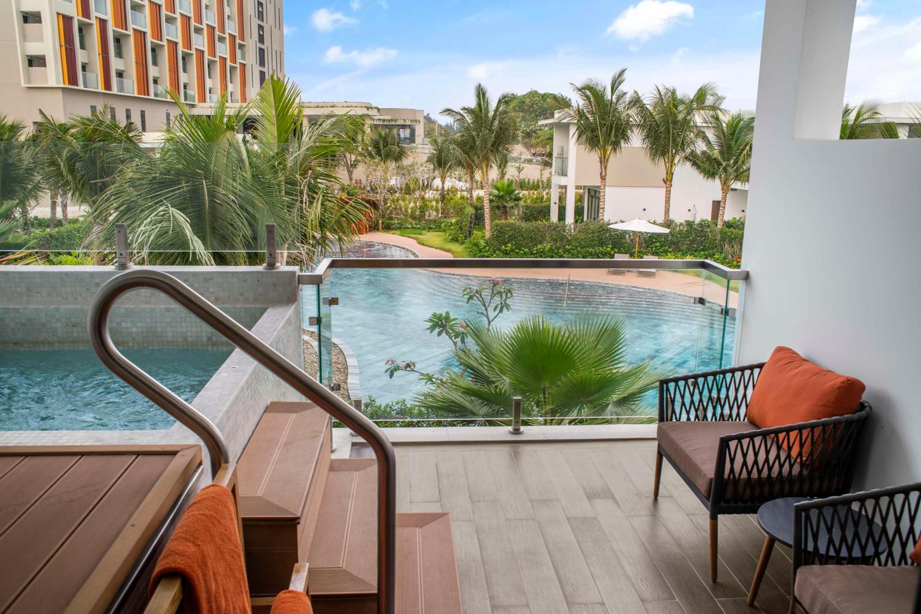 Twin Suite with Jacuzzi and Garden View photo 2